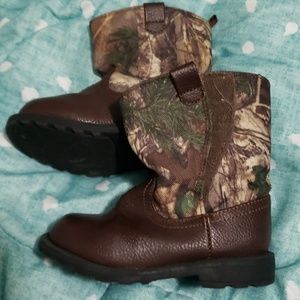 Camo toddler boots